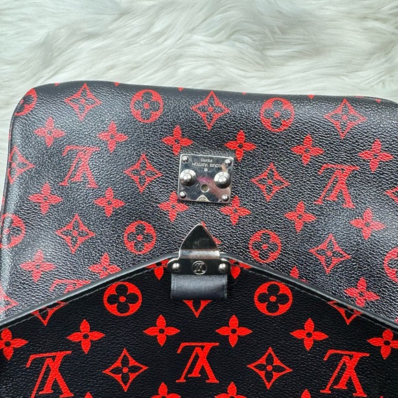 💎✨Authentic✨💎 Ultra Rare Crossbody Monogram - Picture 9 of 13